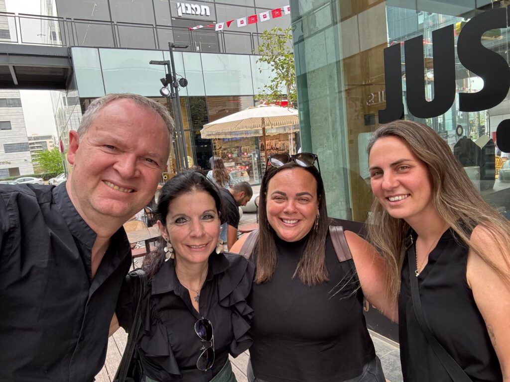 Treffen mit Sigal und Hadas im April 2025 in Kiryat Gat. Foto privat